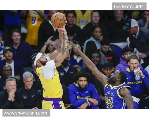 冲突升级！浓眉与教练发生激烈争执